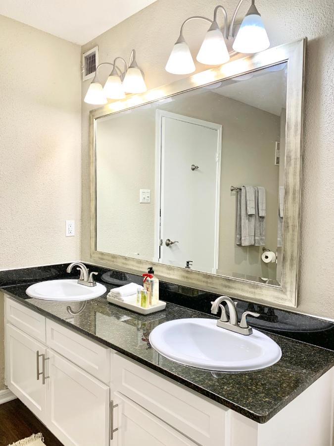 Spacious 2Br&2Ba Med Center Apt, Free Parking&Shuttle Houston Ngoại thất bức ảnh