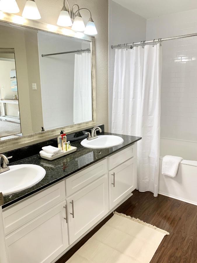 Spacious 2Br&2Ba Med Center Apt, Free Parking&Shuttle Houston Ngoại thất bức ảnh